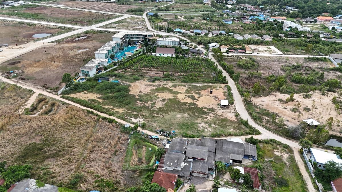 ขายที่ดินชะอำ เพชรบุรี : ใกล้หาดชะอำ เพชรบุรี ขายที่ดิน ราคาประเมิน ราคาพิเศษเพียง 49 ล้านบาท  ขนาด 6-1-80 ไร่ (2,580 ตร.ว.)หน้ากว้าง / ถนนล้อมรอบ 3 ด้าน | ทำเล Rare Item ที่หาไม่ได้อีกแล้ว!