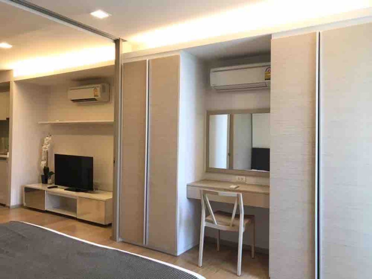 คอนโดสุขุมวิท อโศก ทองหล่อ : คอนโด Liv@49 เดินทางสะดวก ใกล้รถไฟฟ้าบีทีเอส มีรถรับส่ง ห้องสวย เฟอร์นิเจอร์ครบ พร้อมอยู่ทันที!!