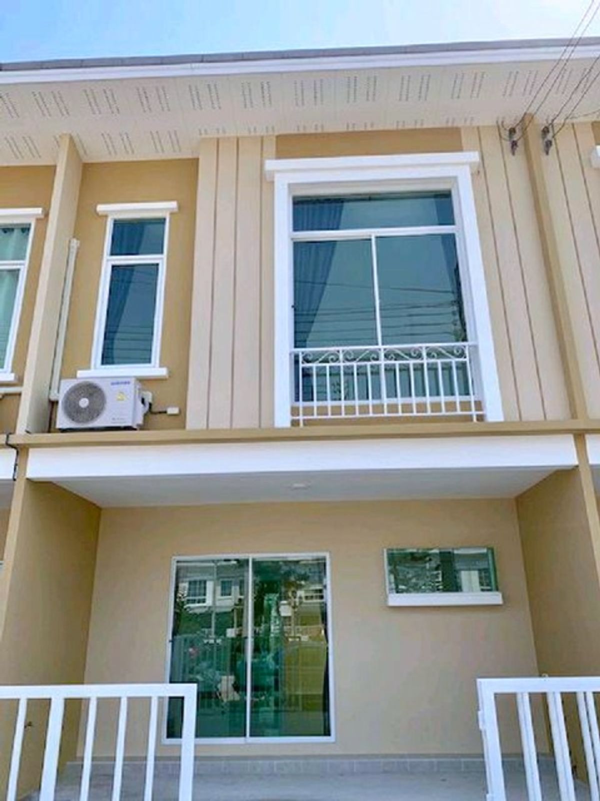 ให้เช่าทาวน์โฮมรัตนาธิเบศร์ สนามบินน้ำ พระนั่งเกล้า : ตลาดสมบัติบุรี 1.7 กม. รถไฟฟ้าสายสีม่วง MRT คลองบางไผ่ 3.3 กม.ให้เช่าทาวน์เฮาส์ 2 ชั้น 19 ตร.วา.150 ตร.ม.วิวสวน 3 นอน 2 น้ำ