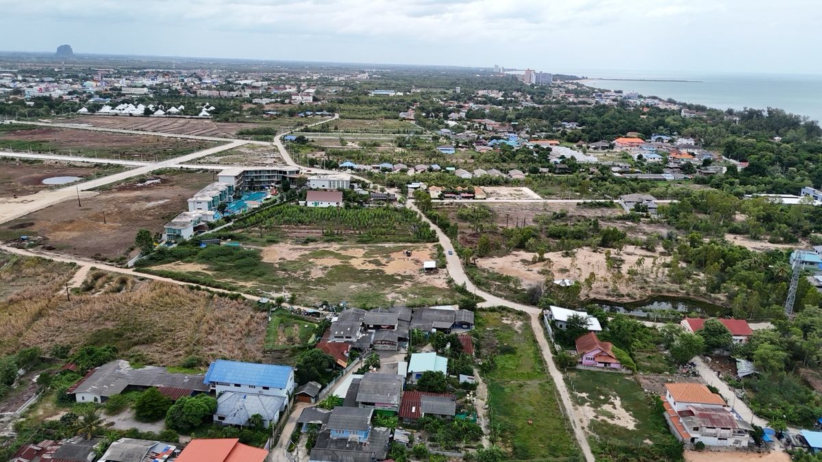 ขายที่ดินชะอำ เพชรบุรี : ใกล้หาดชะอำ เพชรบุรี ขายที่ดิน ราคาประเมิน ราคาพิเศษเพียง 49 ล้านบาท  ขนาด 6-1-80 ไร่ (2,580 ตร.ว.)หน้ากว้าง / ถนนล้อมรอบ 3 ด้าน | ทำเล Rare Item ที่หาไม่ได้อีกแล้ว!