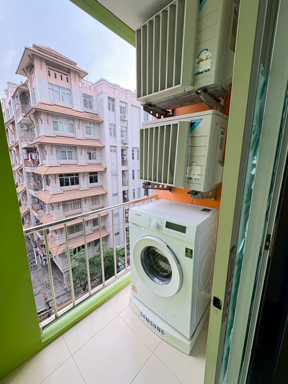 For SaleCondoRatchadapisek, Huaikwang, Suttisan : 🔥 Emerald Ratchada 🔥 The best price! 💥 Only 1.99 deleted.‼ ️ Cheaper than this This price is very rare.