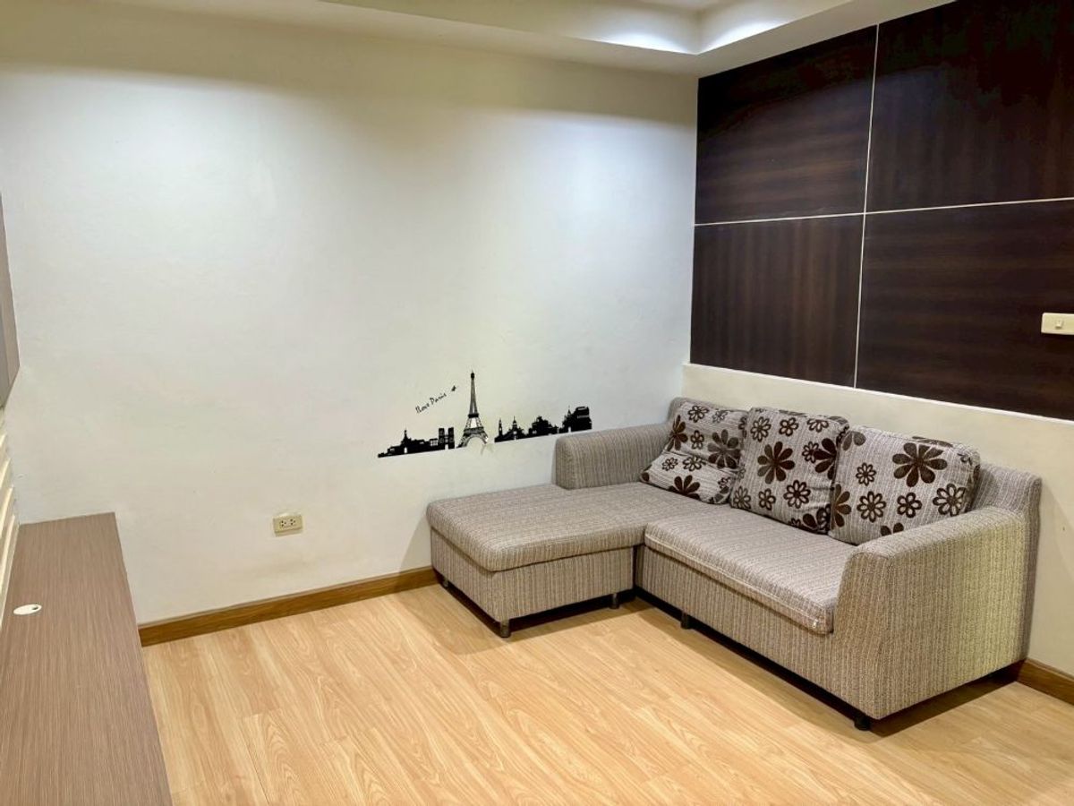 For SaleCondoPattaya, Bangsaen, Chonburi : [For Sale] Urgent sale Condo Bangsaen The Room 2 (The Room 2 Condo) Less than a million, good condition, near the cheapest, cheapest in the project.