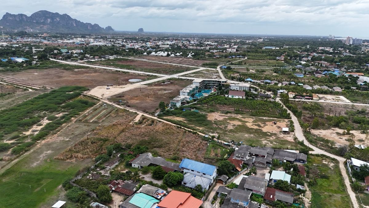ขายที่ดินชะอำ เพชรบุรี : ใกล้หาดชะอำ เพชรบุรี ขายที่ดิน ราคาประเมิน ราคาพิเศษเพียง 49 ล้านบาท  ขนาด 6-1-80 ไร่ (2,580 ตร.ว.)หน้ากว้าง / ถนนล้อมรอบ 3 ด้าน | ทำเล Rare Item ที่หาไม่ได้อีกแล้ว!
