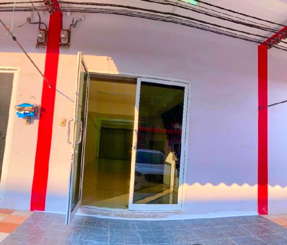 For RentShop HouseEakachai, Bang Bon : Big C Kanlapaphruek 1.2km. Sampeng 2 MRT BangWa 4.8km. For rent commercial building 3.5-storey