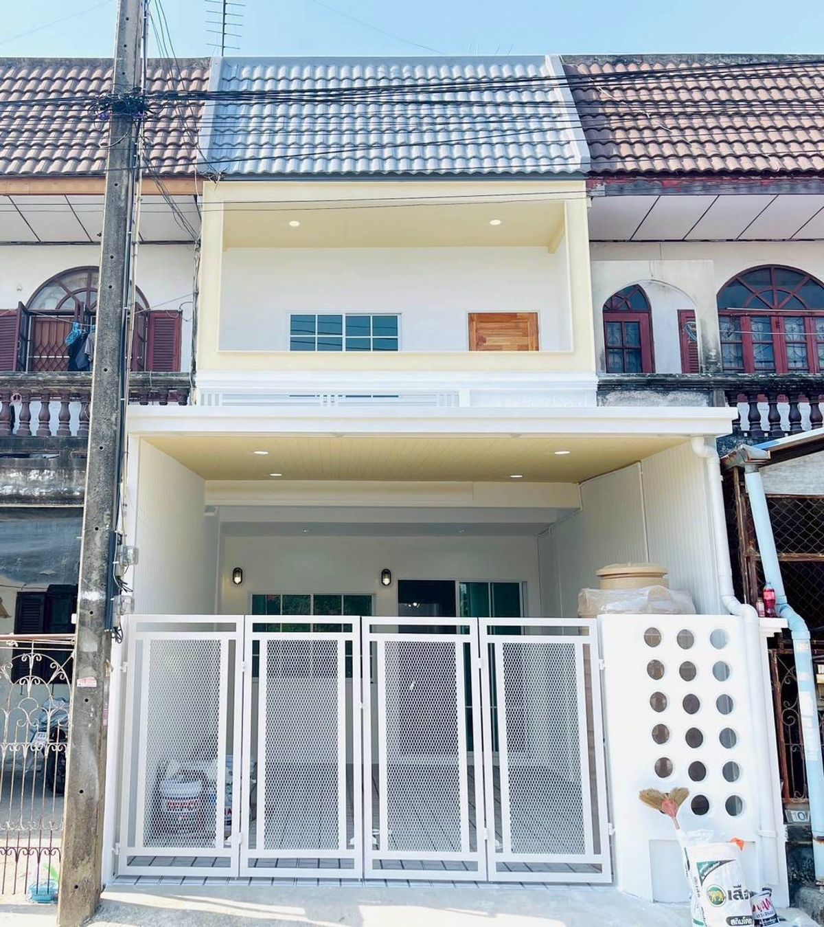 ขายทาวน์โฮมปทุมธานี รังสิต ธรรมศาสตร์ : ขาย ทาวน์เฮ้าส์ 18 ตร.ว. บ้านรังสิต เรสชิเดนท์ ปทุมธานี 