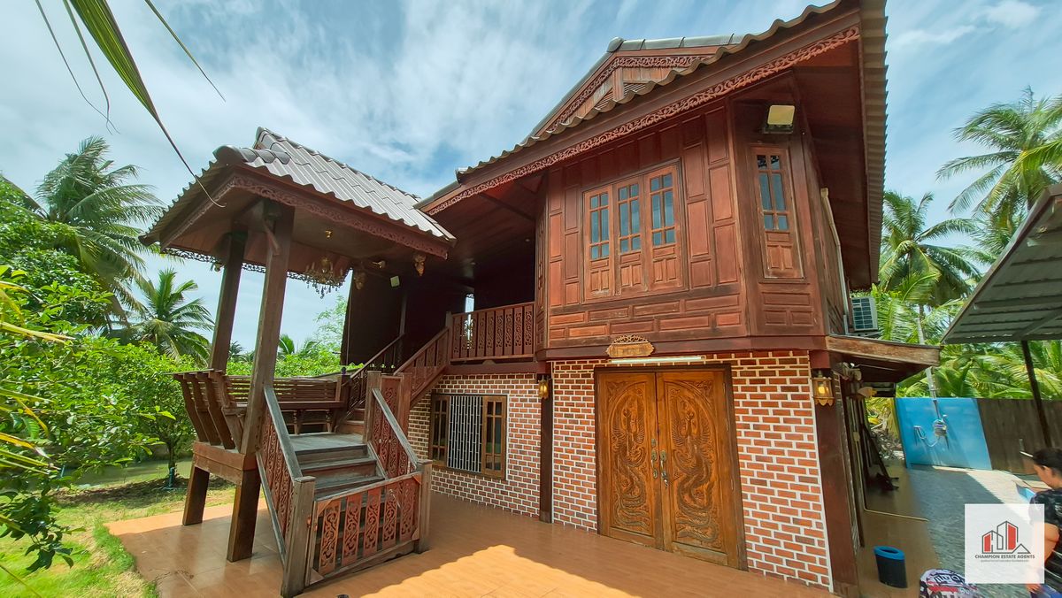 ขายบ้านสมุทรสงคราม : ขายบ้านเรือนไทยติดถนนใหญ่ ดอนมะโนราห์ อ.บางคนที สมุทรสงคราม พร้อมต้นมะพร้าวน้ำหอม