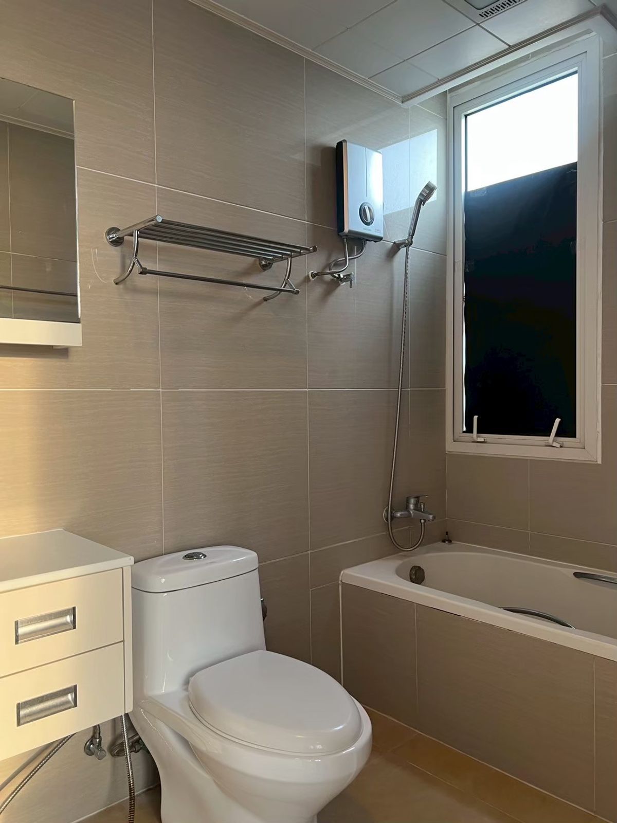 ให้เช่าคอนโดพระราม 9 เพชรบุรีตัดใหม่ RCA : TC GREEN Rama 9  2bedroom with fully furnished ready to move  