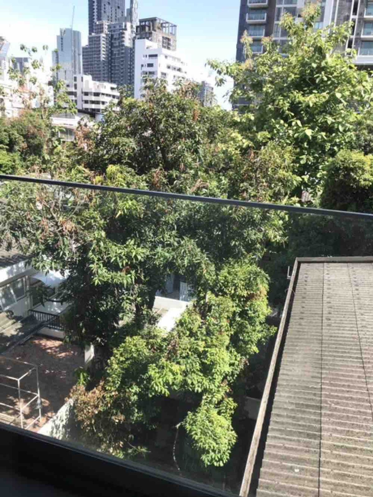 คอนโดสุขุมวิท อโศก ทองหล่อ : คอนโด Liv@49 เดินทางสะดวก ใกล้รถไฟฟ้าบีทีเอส มีรถรับส่ง ห้องสวย เฟอร์นิเจอร์ครบ พร้อมอยู่ทันที!!