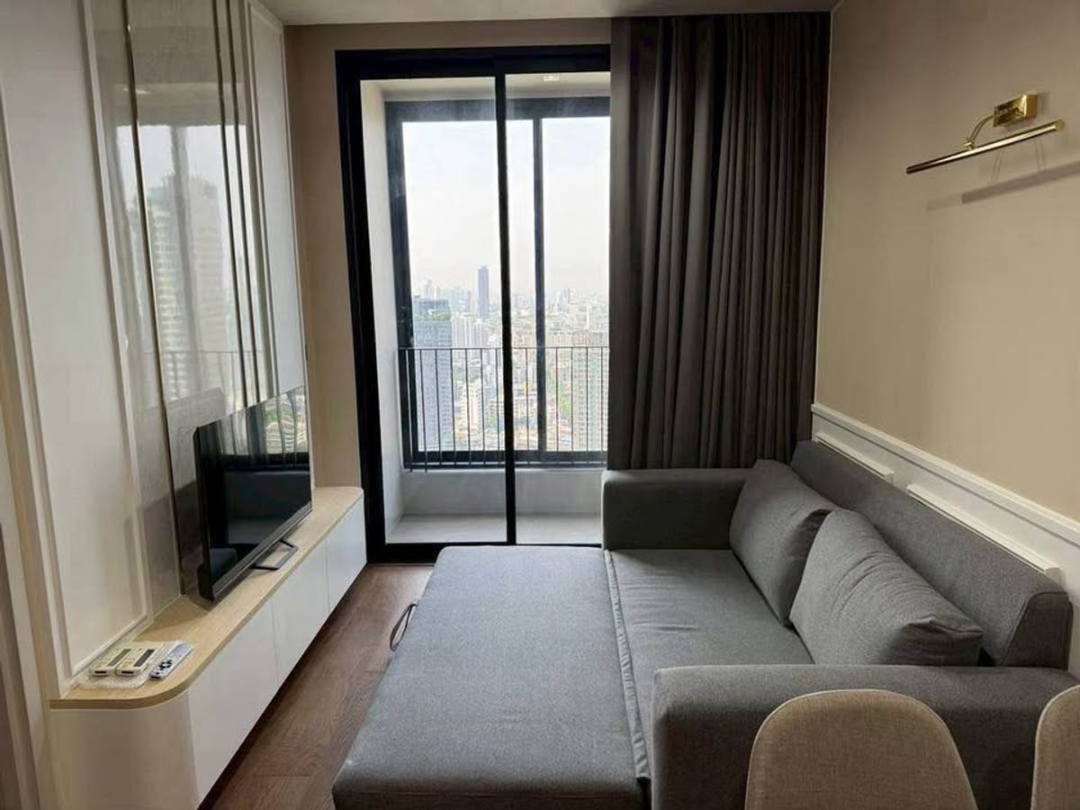 For RentCondoSukhumvit, Asoke, Thonglor : Ideo Q Sukhumvit 36 condo, convenient transportation, near BTS, have a beautiful room shuttle, complete furniture, ready!