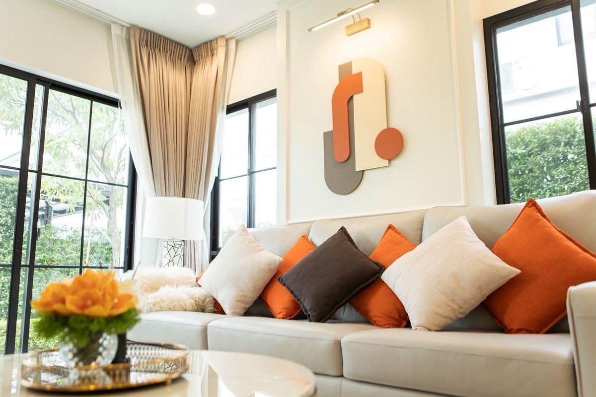 For RentHousePattanakan, Srinakarin : 📢👇Single house at Rama 9–Krungthepkreetha with high-speed internet. Conveniently located near The Nine Center Rama 9, Market Place Krungthep Kreetha, and leading hospitals including Samitivej, Sirindhorn, Ramkhamhaeng, and Vejthani.