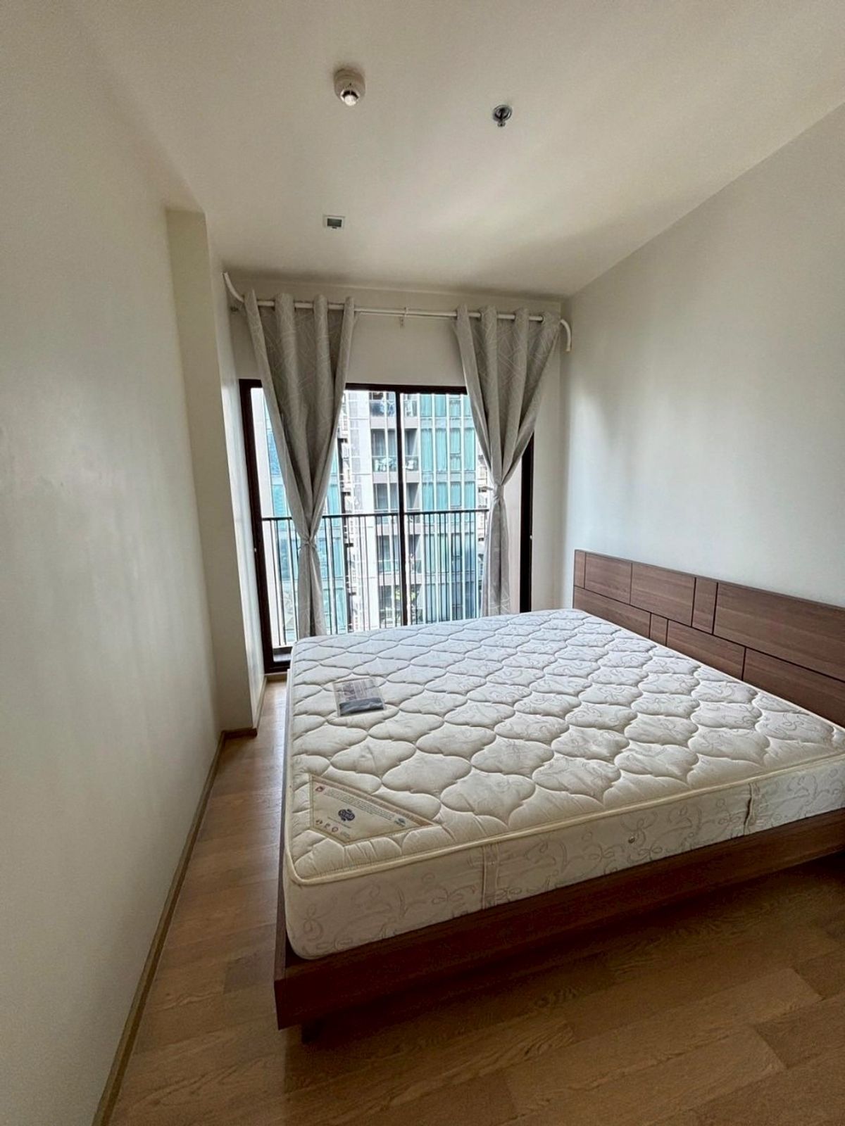 For RentCondoSukhumvit, Asoke, Thonglor : Beautiful room, just renovated, 2 bedrooms, 2 bathrooms, Noble Refine