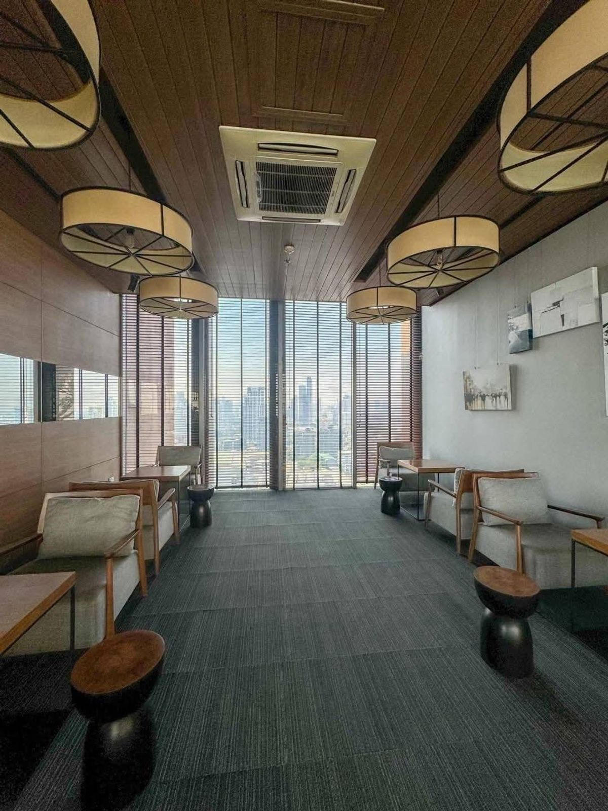 For SaleCondoSukhumvit, Asoke, Thonglor : Price for sale. Urgent for sale. The Lofts Ekkamai. High level 70 sqm. Price 9.9 million. Inquire. Contact: 089-857-8865