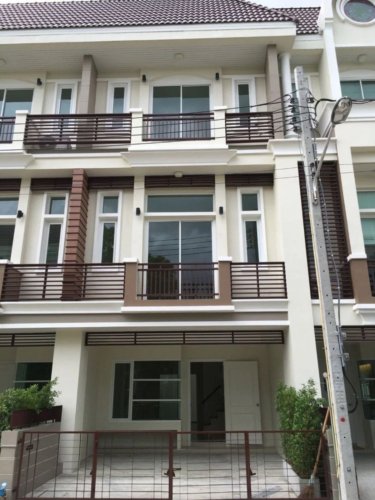 ให้เช่าทาวน์โฮมเกษตร นวมินทร์ ลาดปลาเค้า : ปล่อยเช่า ทาวน์โฮม พรีเมียมเพลส สุคนธสวัสดิ์38 ทำเลดีมาก