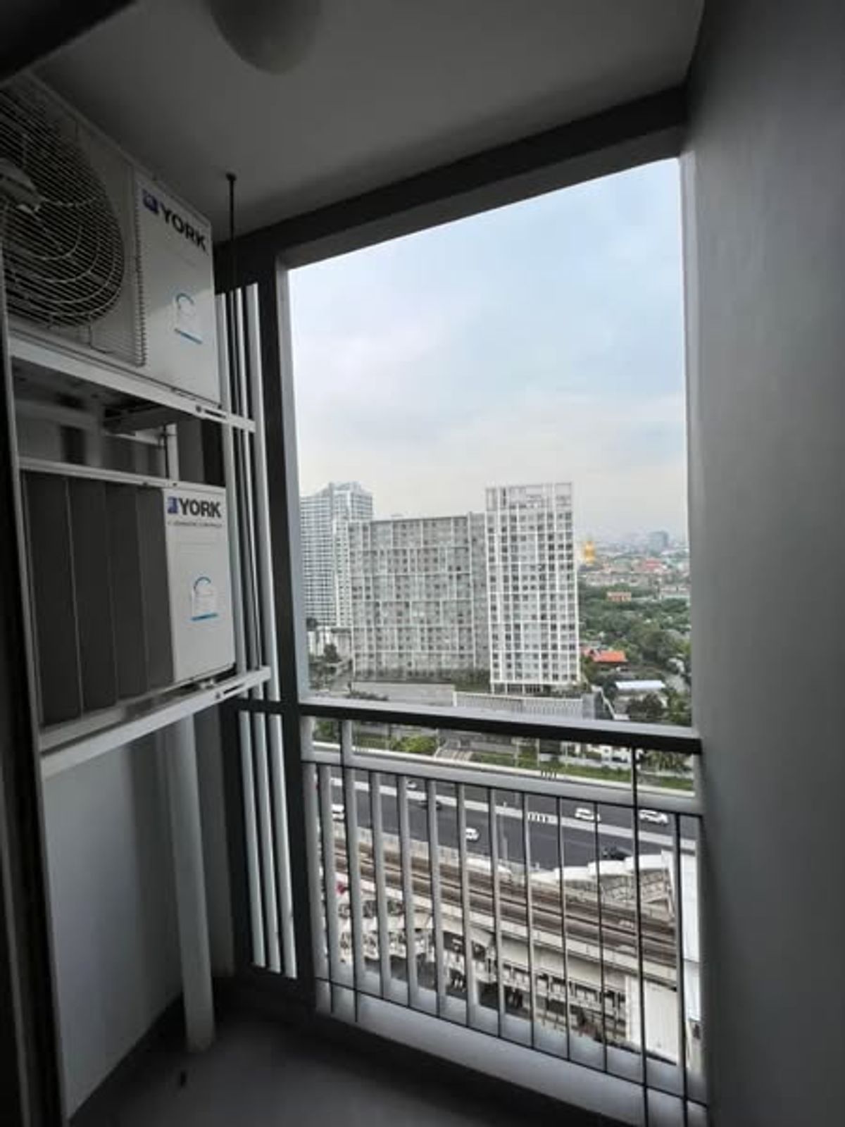 For RentCondoThaphra, Talat Phlu, Wutthakat : The Tempo Grand Sathorn Wutthakat【𝐑𝐄𝐍𝐓】🔥Modern and luxurious room with complete facilities, meeting the needs of modern city life🔥  Contact Line ID: @hacondo