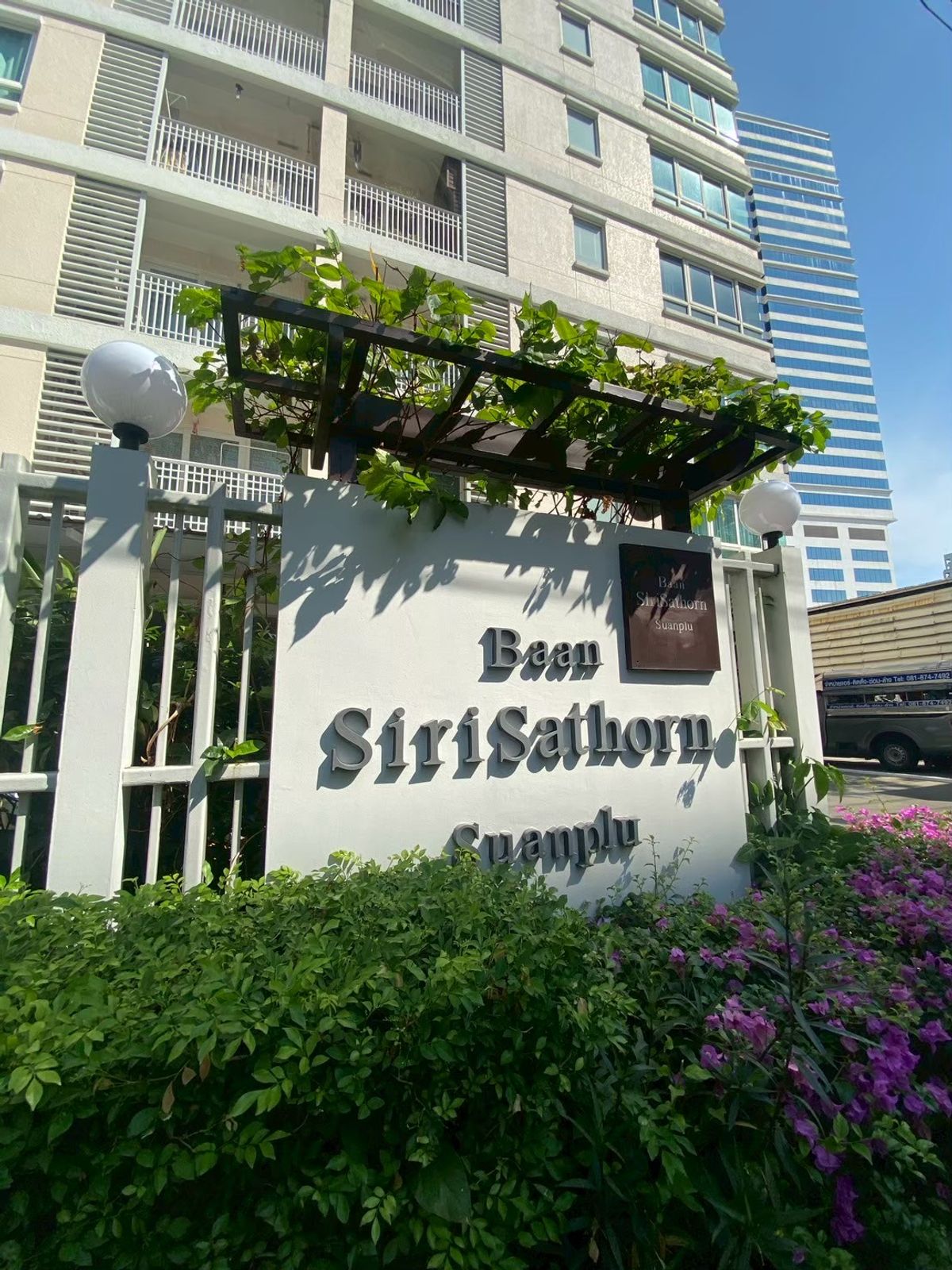 For SaleCondoSathorn, Narathiwat : Renovating: Rare Unit Condo in the heart of Sathorn with a new renovated room, including 3 bedrooms, 2 bathrooms, 2 days ago, opened for 3 days.