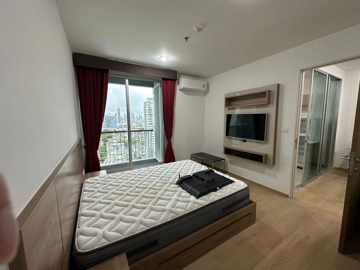 For RentCondoSapankwai,Jatujak : Rent RR407 Rhythm Phahol Ari. Beautiful room, complete furniture near the Ari BTS BTS/Saphan Khwai.