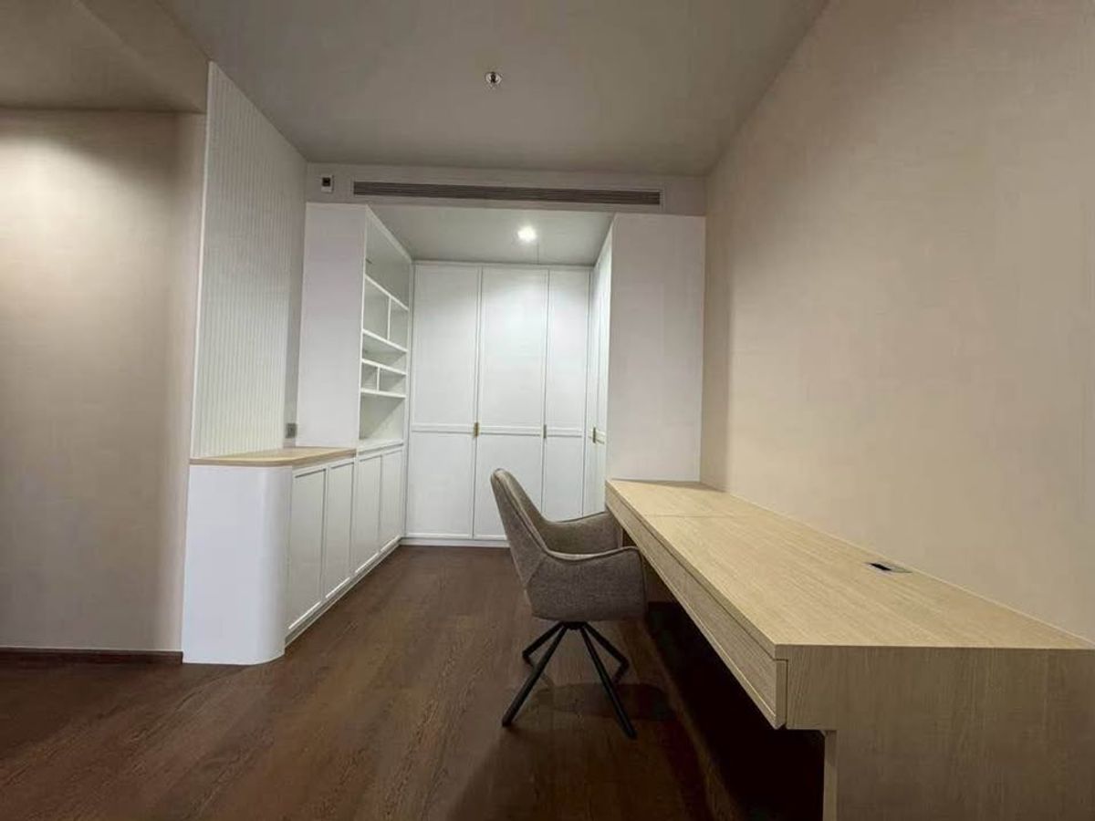 For RentCondoSukhumvit, Asoke, Thonglor : Ideo Q Sukhumvit 36 condo, convenient transportation, near BTS, have a beautiful room shuttle, complete furniture, ready!