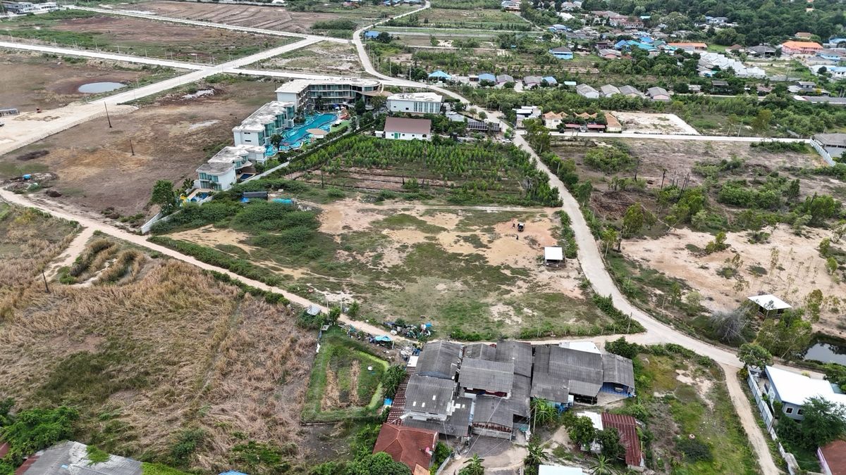 ขายที่ดินชะอำ เพชรบุรี : ใกล้หาดชะอำ เพชรบุรี ขายที่ดิน ราคาประเมิน ราคาพิเศษเพียง 49 ล้านบาท  ขนาด 6-1-80 ไร่ (2,580 ตร.ว.)หน้ากว้าง / ถนนล้อมรอบ 3 ด้าน | ทำเล Rare Item ที่หาไม่ได้อีกแล้ว!