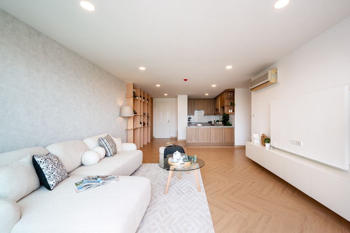 For SaleCondoSathorn, Narathiwat : Renovating: Rare Unit Condo in the heart of Sathorn with a new renovated room, including 3 bedrooms, 2 bathrooms, 2 days ago, opened for 3 days.