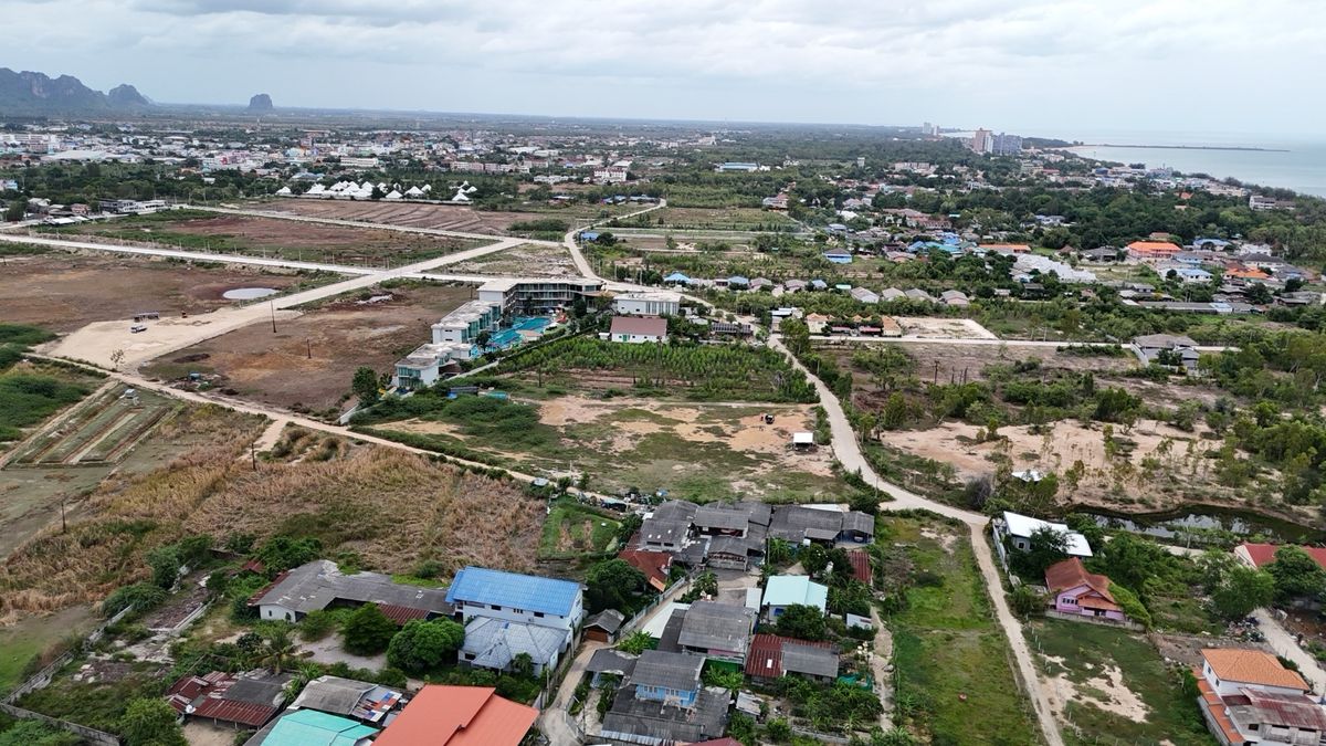 ขายที่ดินชะอำ เพชรบุรี : ใกล้หาดชะอำ เพชรบุรี ขายที่ดิน ราคาประเมิน ราคาพิเศษเพียง 49 ล้านบาท  ขนาด 6-1-80 ไร่ (2,580 ตร.ว.)หน้ากว้าง / ถนนล้อมรอบ 3 ด้าน | ทำเล Rare Item ที่หาไม่ได้อีกแล้ว!