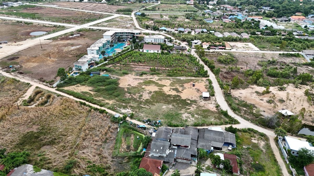 ขายที่ดินชะอำ เพชรบุรี : ใกล้หาดชะอำ เพชรบุรี ขายที่ดิน ราคาประเมิน ราคาพิเศษเพียง 49 ล้านบาท  ขนาด 6-1-80 ไร่ (2,580 ตร.ว.)หน้ากว้าง / ถนนล้อมรอบ 3 ด้าน | ทำเล Rare Item ที่หาไม่ได้อีกแล้ว!