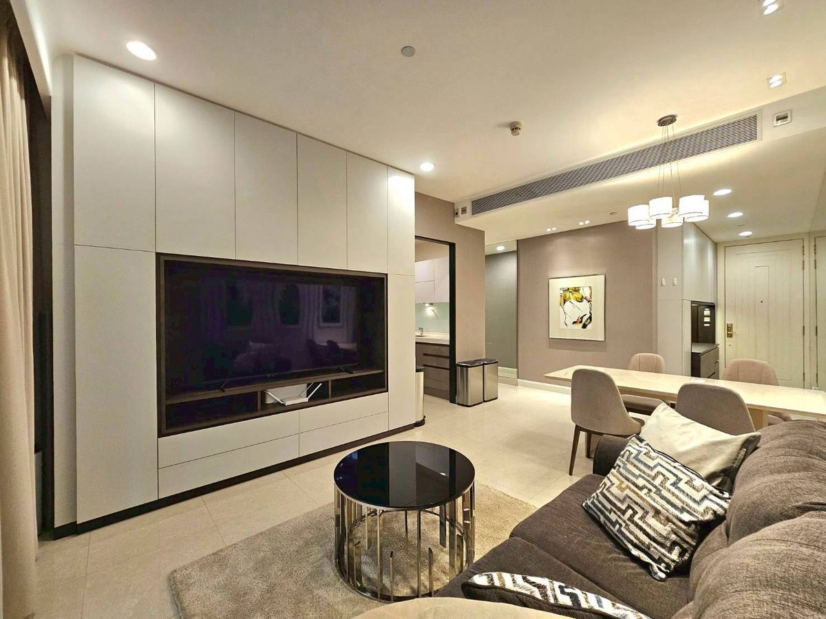 For RentCondoWitthayu, Chidlom, Langsuan, Ploenchit : ● Prime location ● 05+ Floor, size 106.00 sq.m. | 2 Bedrooms, ready-to-move-in decoration | Condo near BTS Ratchadamri 2 mins, BTS Chidlom 4 mins