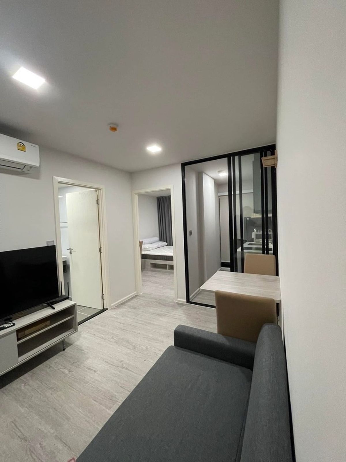 For RentCondoBangna, Bearing, Lasalle : Condo for rent atmoz Tropicana bangna Building/Building: E Floor: 4 Room Size: 28 sq.m. Price: 9,500 baht. Nearby places: Yellow Line BTS Station
