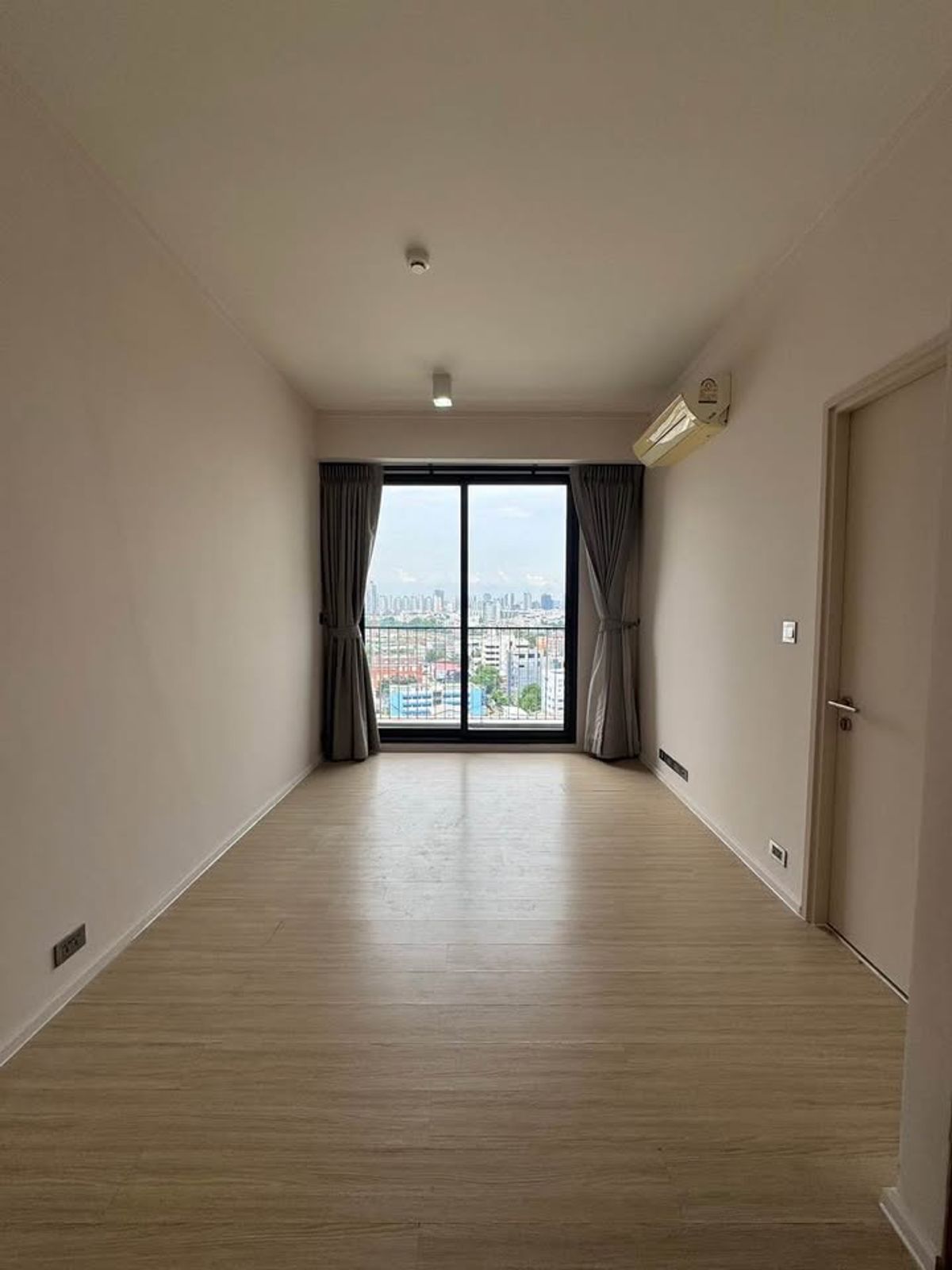 For RentCondoRatchadapisek, Huaikwang, Suttisan : 1 bedroom for rent. Than Living Ratchada-Pracha Uthit 🔥 Near MRT Huai Khwang 🔥