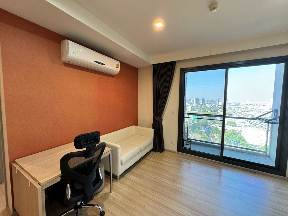 For SaleCondoSapankwai,Jatujak : Quick 2 bedroom for sale. M Jatujak. Price 5.2 million baht. Contact 0869017364.