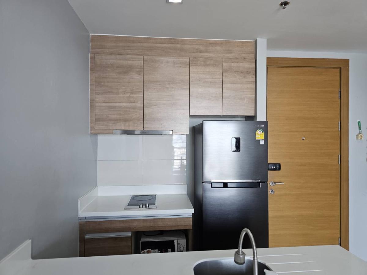 ให้เช่าคอนโดรัชดา ห้วยขวาง : 03/04/2026, คอนโด 1 ห้องนอน ติด MRT ห้วยขวาง ราคาพิเศษ 5 ล้านเท่านั้น! 
พร้อมอยู่ RHYTHM Ratchada-Huaikhwang ขนาด 46 ตร.ม. 0642748883