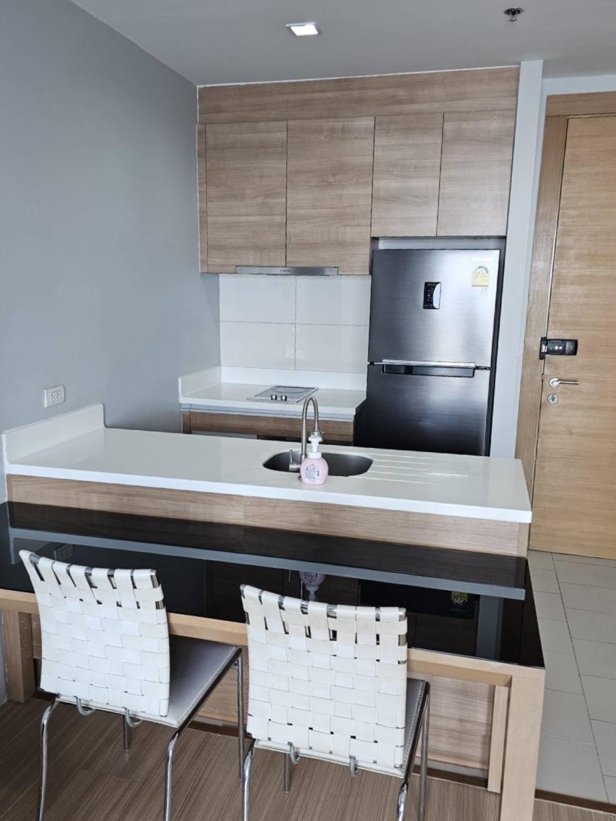 ให้เช่าคอนโดรัชดา ห้วยขวาง : 03/04/2026, คอนโด 1 ห้องนอน ติด MRT ห้วยขวาง ราคาพิเศษ 5 ล้านเท่านั้น! 
พร้อมอยู่ RHYTHM Ratchada-Huaikhwang ขนาด 46 ตร.ม. 0642748883