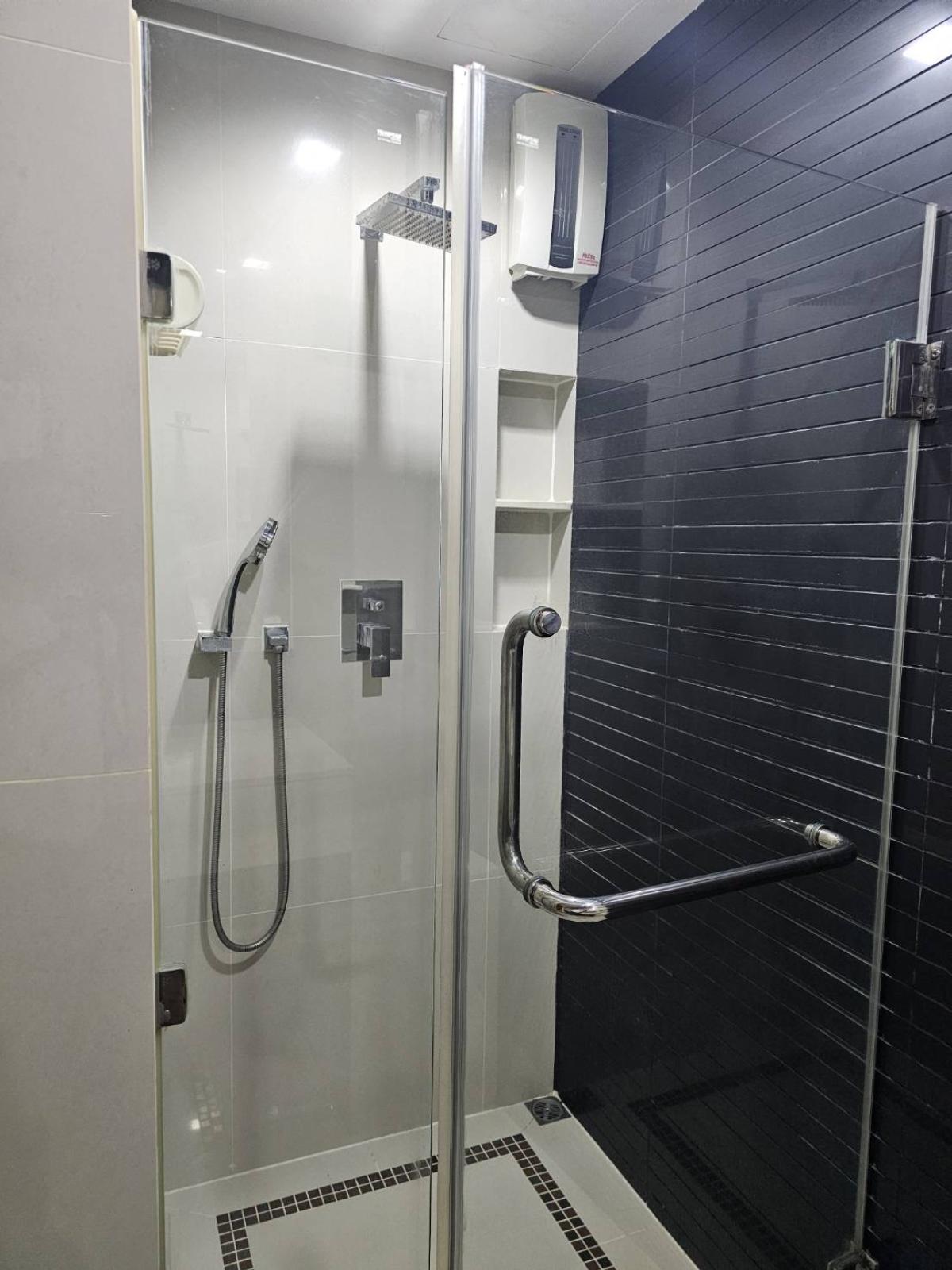 ให้เช่าคอนโดรัชดา ห้วยขวาง : 03/04/2026, คอนโด 1 ห้องนอน ติด MRT ห้วยขวาง ราคาพิเศษ 5 ล้านเท่านั้น! 
พร้อมอยู่ RHYTHM Ratchada-Huaikhwang ขนาด 46 ตร.ม. 0642748883