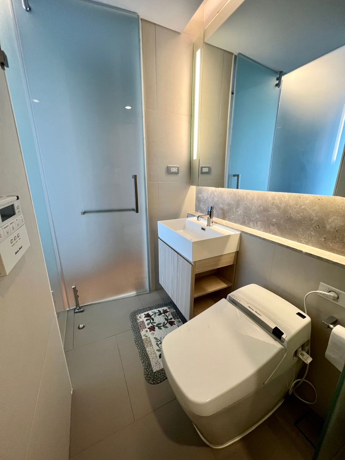 คอนโดสุขุมวิท อโศก ทองหล่อ : คอนโด The Lumpini 24 เดินทางสะดวก ใกล้รถไฟฟ้าบีทีเอส มีรถรับส่ง ห้องสวย เฟอร์นิเจอร์ครบ พร้อมอยู่!!