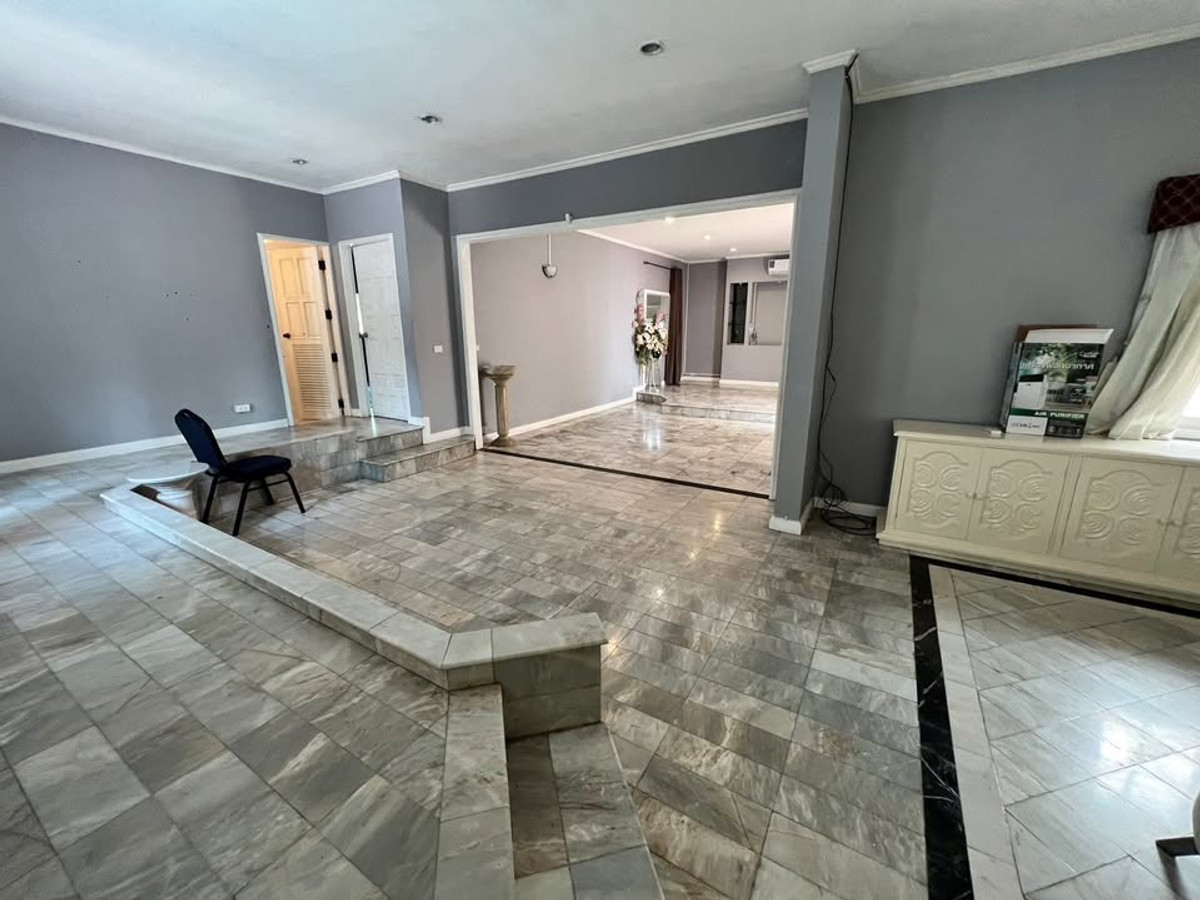 ให้เช่าบ้านแจ้งวัฒนะ เมืองทอง : จะเตรียม ให้สวยงาม เรียบร้อย ก่อนเข้าอยู่ 100% บ้านเดี่ยว ตกแต่งด้วยหินอ่อน 4ห้องนอน ในเมืองทองธานี