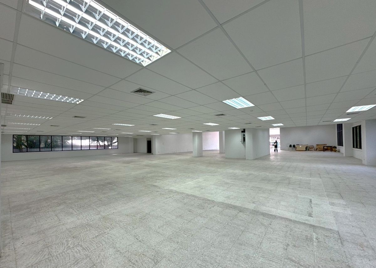 ให้เช่าร้านค้า/ตลาดนัดพระราม 9 เพชรบุรีตัดใหม่ RCA : พื้นที่ร้านค้าริมถนนพระราม 9 เหมาะทำธุรกิจทุกประเภท ** NO CO-AGENT **