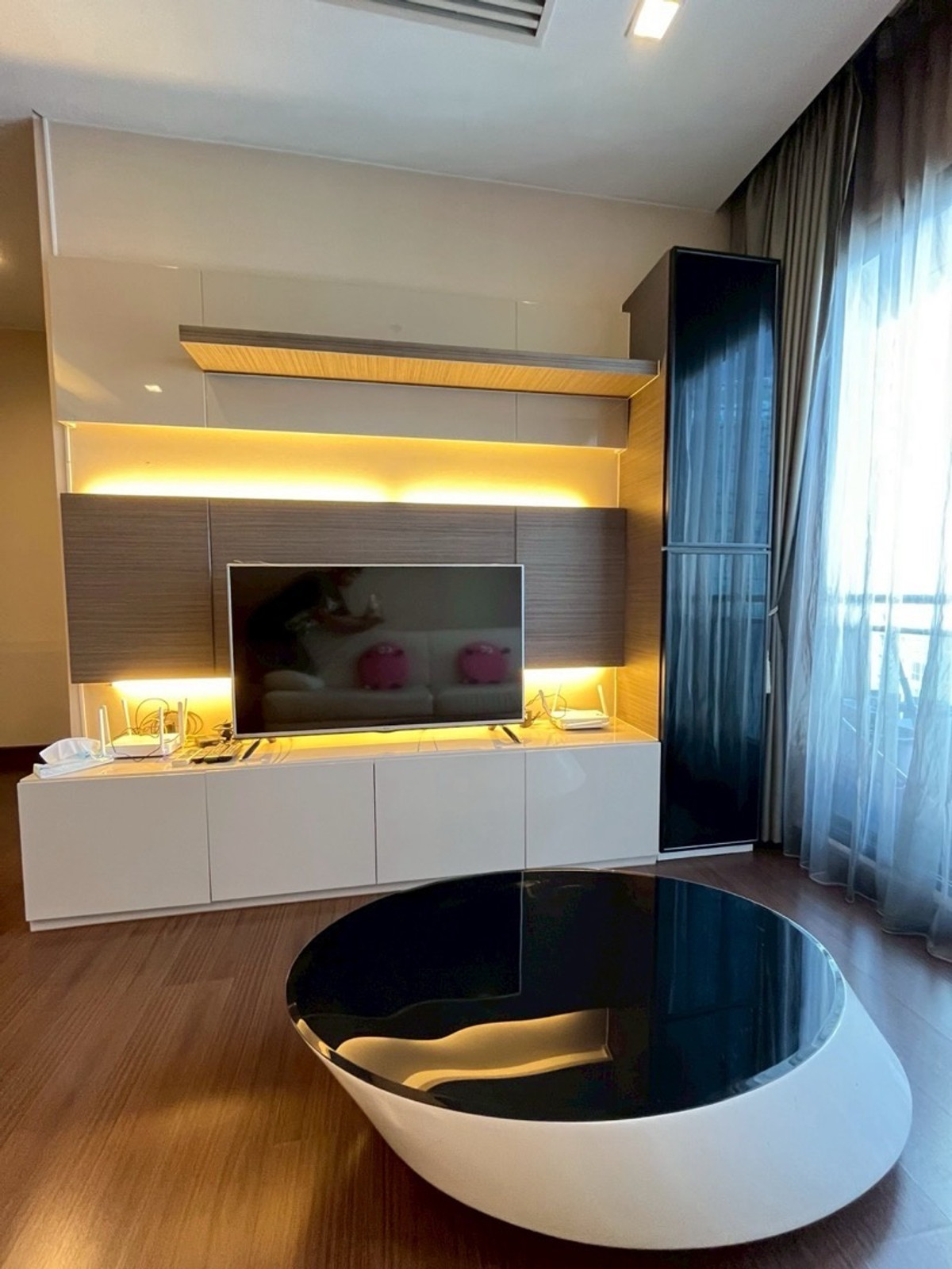 For RentCondoRatchadapisek, Huaikwang, Suttisan : IVY Ampio 2 Bedroom 80SQ.M Ready to rent. Contact 084-979-2464☎️