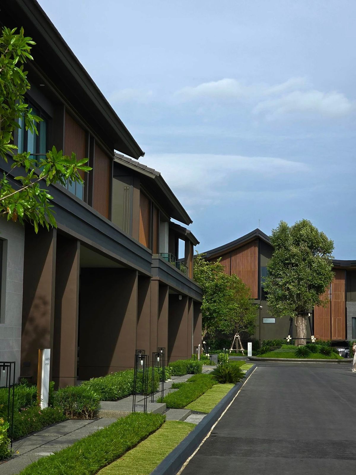 For SaleHousePhutthamonthon, Salaya : 𝑪𝑯𝑨𝑵𝑵 𝑻𝒉𝒆 𝑹𝒊𝒗𝒆𝒓𝒔𝒊𝒅𝒆 𝑩𝒐𝒓𝒐𝒎𝒓𝒂𝒕𝒄𝒉𝒂𝒄𝒉𝒐𝒏𝒏𝒂𝒏𝒊 𝑾𝒉𝒆𝒓𝒆 𝒕𝒓𝒂𝒏𝒒𝒖𝒊𝒍𝒊𝒕𝒚 𝒎𝒆𝒆𝒕𝒔 𝒕𝒊𝒎𝒆𝒍𝒆𝒔𝒔 𝒍𝒖𝒙𝒖𝒓𝒚