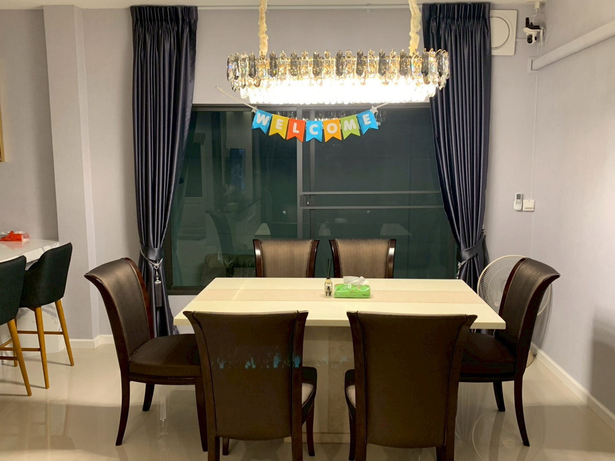 For RentHousePathum Thani,Rangsit, Thammasat : house with 4 bedrooms and 5 bathrooms, near Future Park Rangsit and Pathum Thani city center, located on Highway 345. Fully furnished and ready to move in.