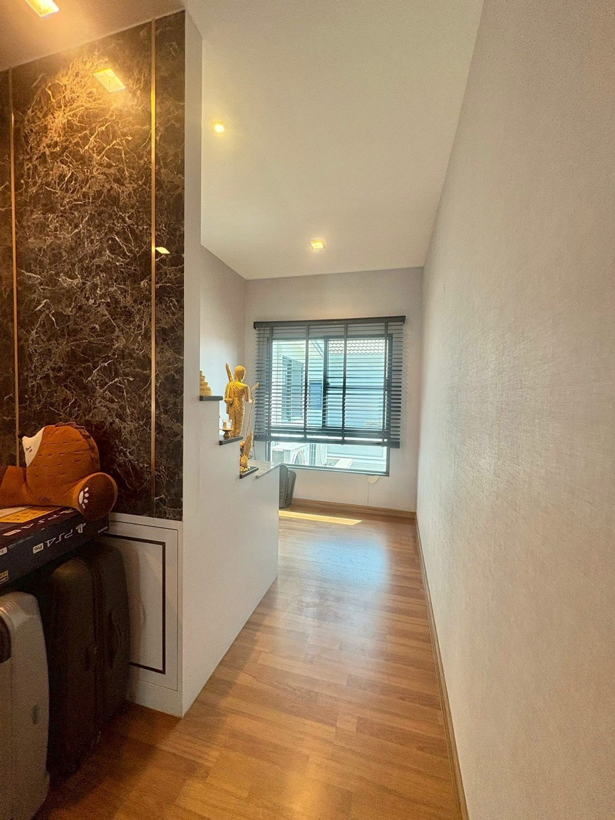 For RentHousePathum Thani,Rangsit, Thammasat : house with 4 bedrooms and 5 bathrooms, near Future Park Rangsit and Pathum Thani city center, located on Highway 345. Fully furnished and ready to move in.