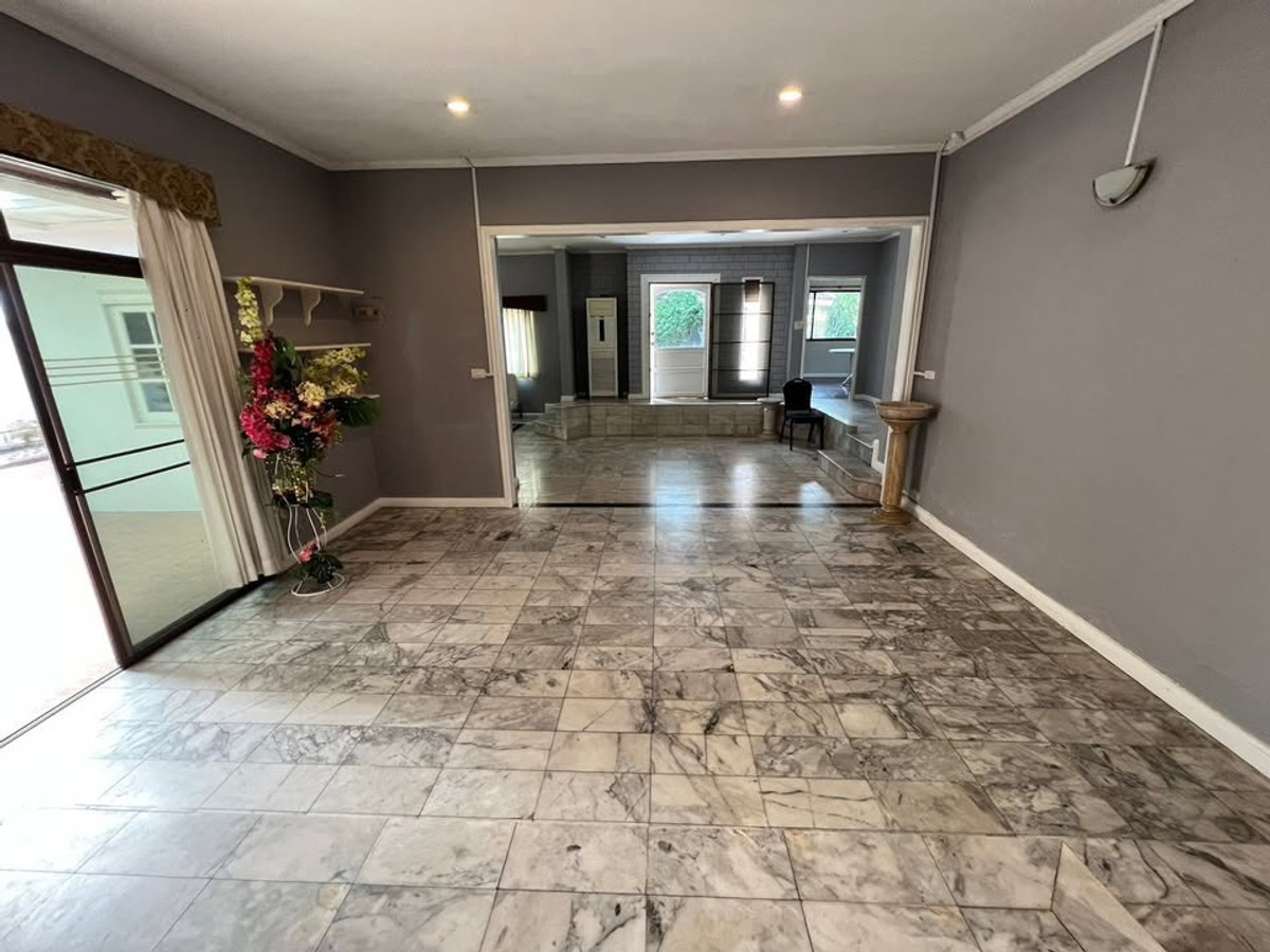 ให้เช่าบ้านแจ้งวัฒนะ เมืองทอง : จะเตรียม ให้สวยงาม เรียบร้อย ก่อนเข้าอยู่ 100% บ้านเดี่ยว ตกแต่งด้วยหินอ่อน 4ห้องนอน ในเมืองทองธานี