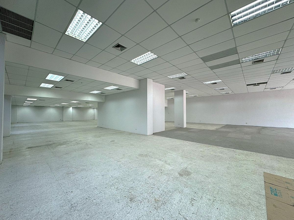 ให้เช่าร้านค้า/ตลาดนัดพระราม 9 เพชรบุรีตัดใหม่ RCA : พื้นที่ร้านค้าริมถนนพระราม 9 เหมาะทำธุรกิจทุกประเภท ** NO CO-AGENT **