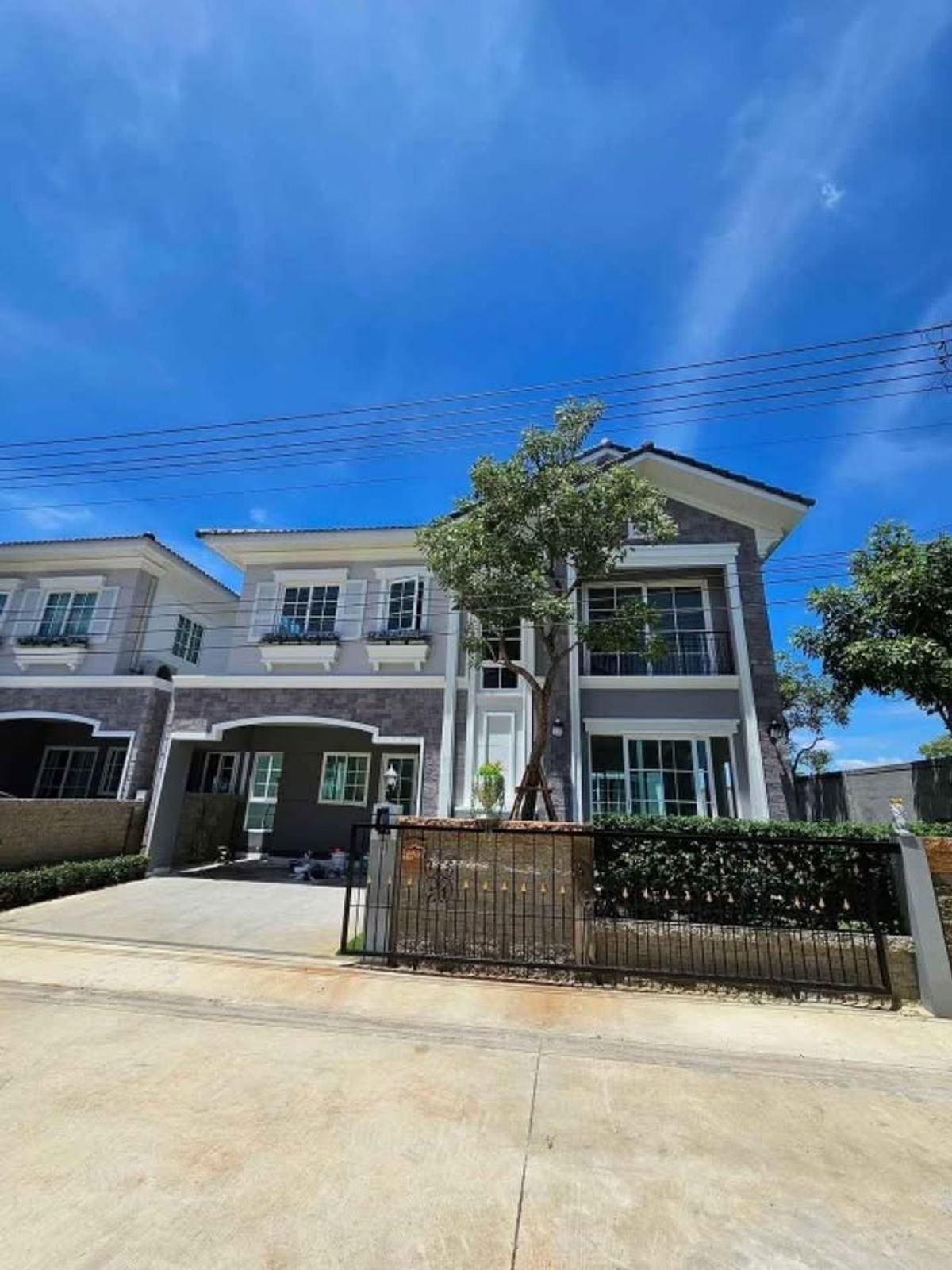 ให้เช่าบ้านปทุมธานี รังสิต ธรรมศาสตร์ : บ้านเดี่ยว เลี้ยงสัตว์ได้ 4ห้องนอน 3ห้องน้ำ เฟอร์นิเจอร์ครบ ติดฟิวเจอร์ พาร์ค รังสิต 