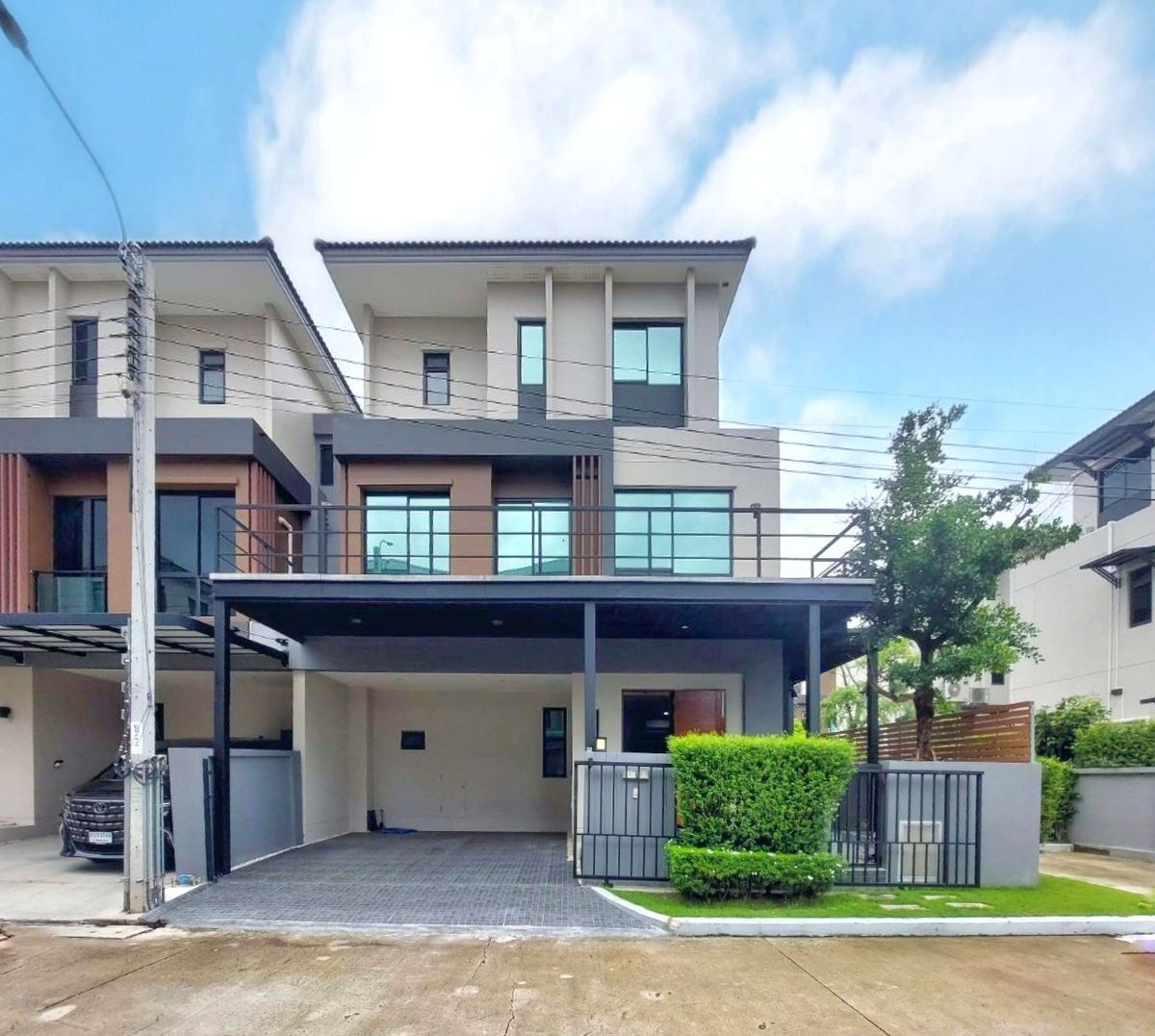 For SaleThaphra, Talat Phlu, Wutthakat : Twin house for sale, 3 floors, 4 bedrooms, 5 bathrooms, complete with