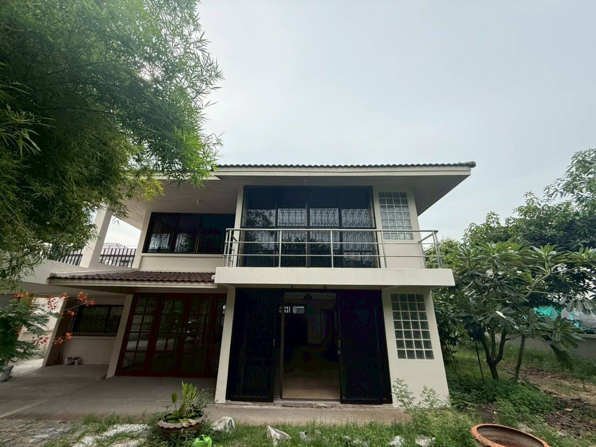 For RentHouseSeri Thai, Ramkhamhaeng Nida : house, 150 sq.wa., near Ramkhamhaeng Hospital and NIDA. Suitable for company registration.