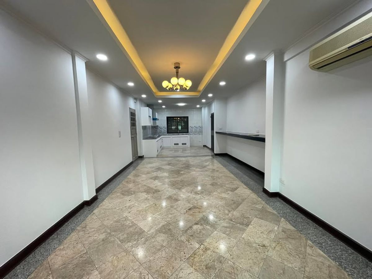 For SaleHouseSamut Prakan,Samrong : Preecha Village Srinakarin–Nam Daeng, spacious detached house with large usable area