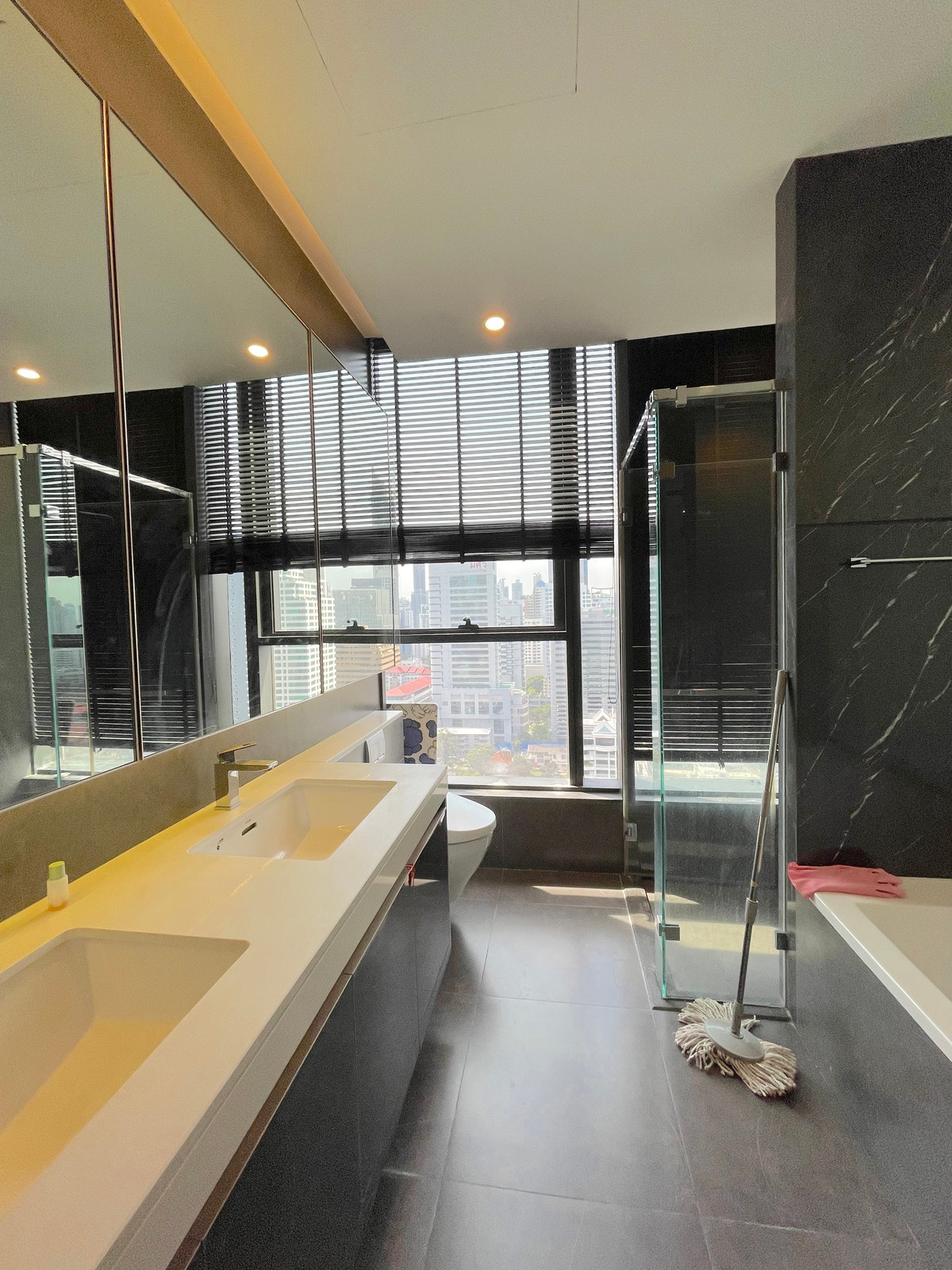 ขายคอนโดพระราม 9 เพชรบุรีตัดใหม่ RCA : 🔥 ขายด่วน 🔥  ถูกที่สุดในโครงการ  ห้องสวย ห้องมุม น่าอยู่มาก