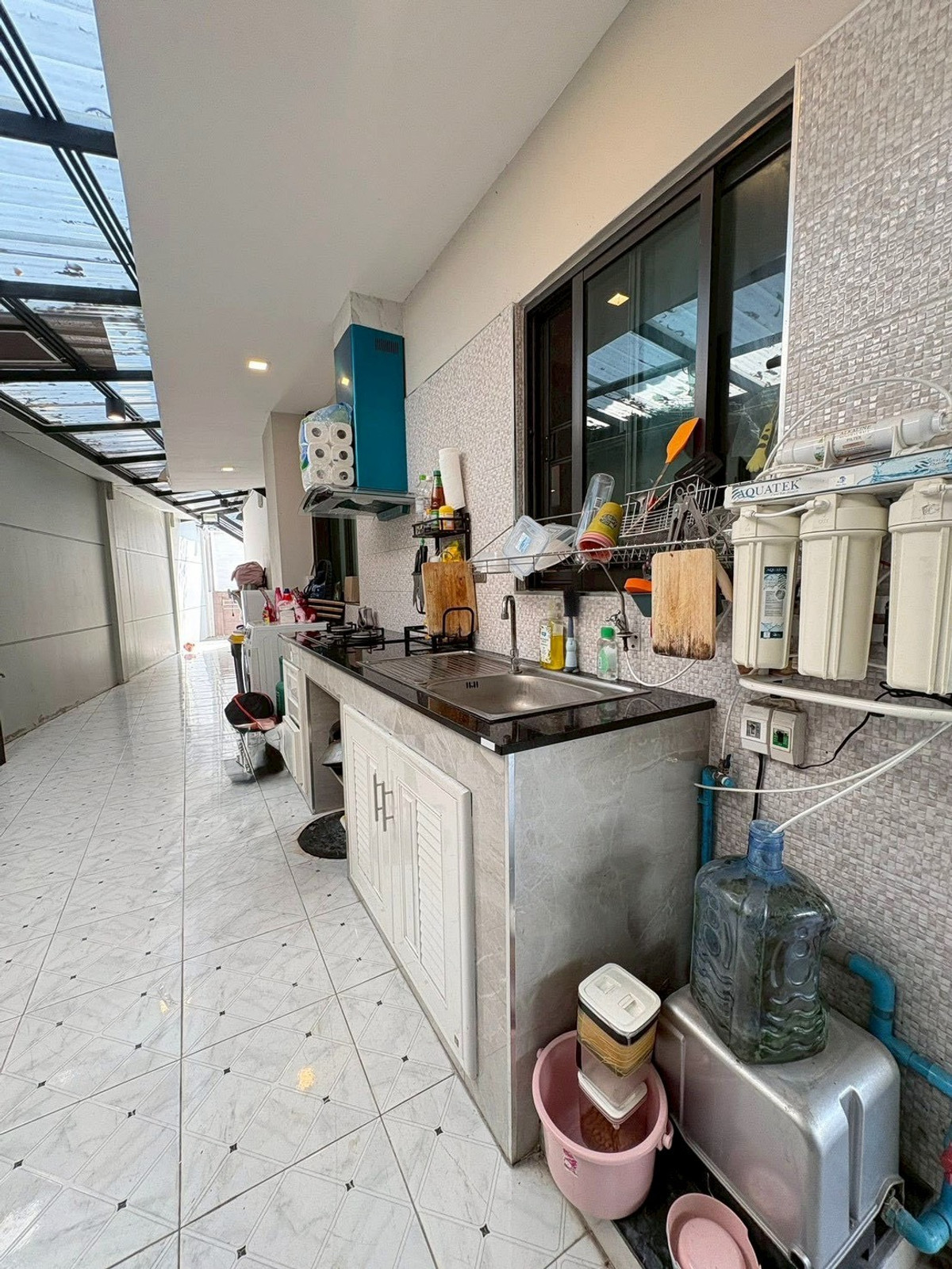 For RentHousePathum Thani,Rangsit, Thammasat : house with 4 bedrooms and 5 bathrooms, near Future Park Rangsit and Pathum Thani city center, located on Highway 345. Fully furnished and ready to move in.