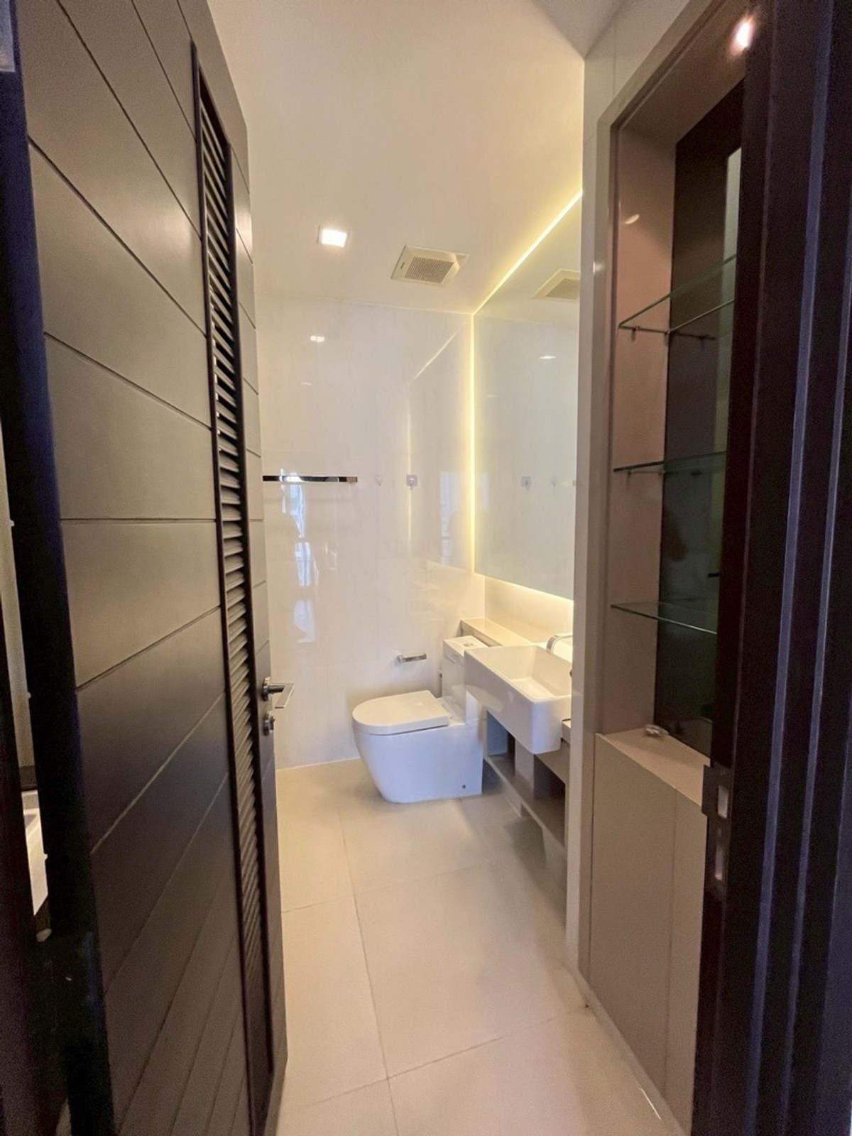 For RentCondoRatchadapisek, Huaikwang, Suttisan : IVY Ampio 2 Bedroom 80SQ.M Ready to rent. Contact 084-979-2464☎️