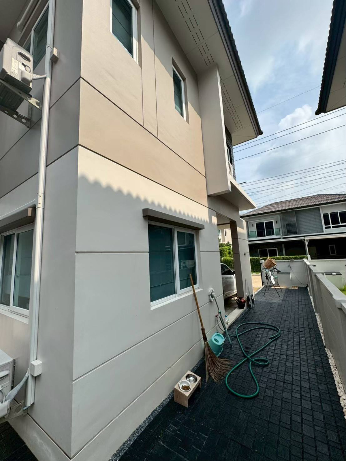 ให้เช่าบ้านปทุมธานี รังสิต ธรรมศาสตร์ : บ้าน type ใหญ่ 4 ห้องนอน 3 ห้องน้ำ แอร์ครบ ม่านครบ เอาเฟอร์หรือไม่เอาบอกได้