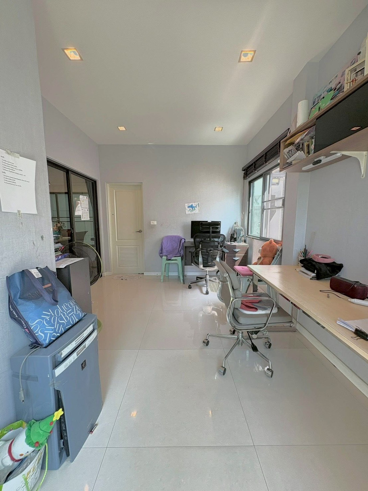 For RentHousePathum Thani,Rangsit, Thammasat : house with 4 bedrooms and 5 bathrooms, near Future Park Rangsit and Pathum Thani city center, located on Highway 345. Fully furnished and ready to move in.